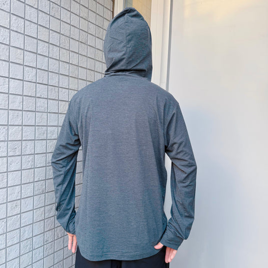 Foxfire × Fish Hook | 釣りにも、街にも。SC プルオーバーフーディー チャコール（限定ステッカー付き）