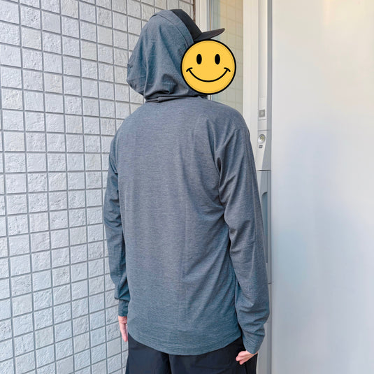 Foxfire × Fish Hook | 釣りにも、街にも。SC プルオーバーフーディー チャコール（限定ステッカー付き）